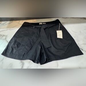 A New Day Women's Belted Tie Front Pleated Shorts Black Size 10 NWT Button Soft